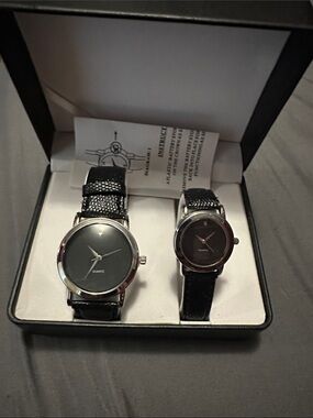 Classic Black Leather Strap Men/women Watch Set - Quartz